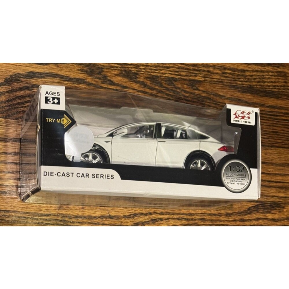 1:32 Scale Diecast Model Car Platinum Pull-Back Function Opening Doors NEW
